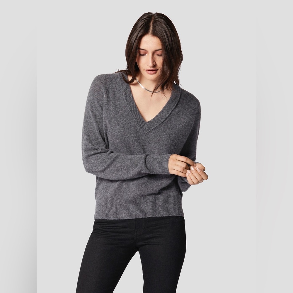 Tahari v neck 2 ply cashmere sweater